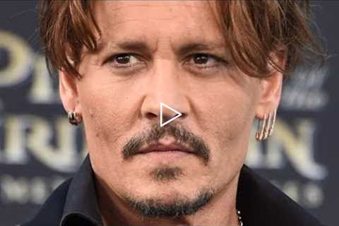 Johnny Depp's Confusing Appearance At The 2022 VMAs Has Twitter Seething